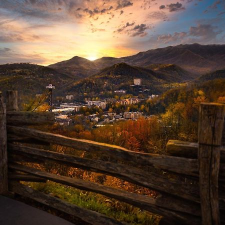 A Higher Calling, 1089 Of Free Area Attraction Tickets For Each Paid Day, Dollywood And More! Pigeon Forge Ngoại thất bức ảnh